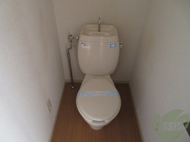 トイレ　こちらはトイレです。清潔感があり、安心して使用できます。