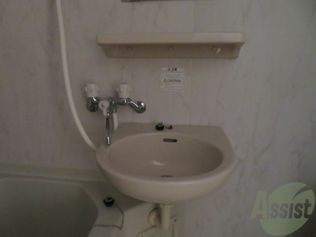 洗面設備　洗面台。朝の身支度はここでばっちり決めましょう。