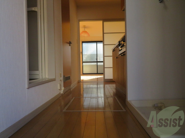 玄関　玄関の様子です。明るい印象ですね。気分もあがりそう。