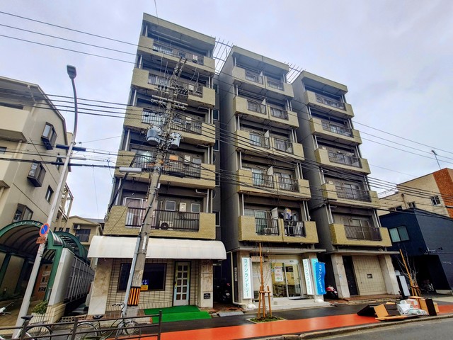 建物外観　鉄骨鉄筋コンクリートの頑丈な作りです