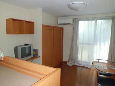 居室・リビング　明るい色調の室内です。