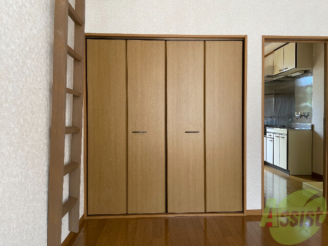 収納　収納スペースはコチラ。中が気になりますね～。