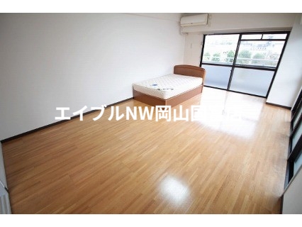 居室・リビング　広い居室