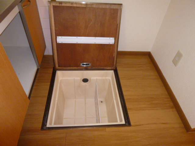 収納　床下収納