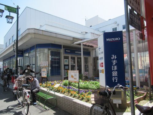 銀行　みずほ銀行 枚岡支店（銀行）まで411m