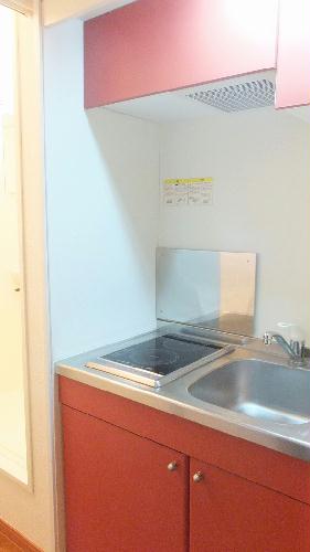 キッチン　2口の電気コンロ付き