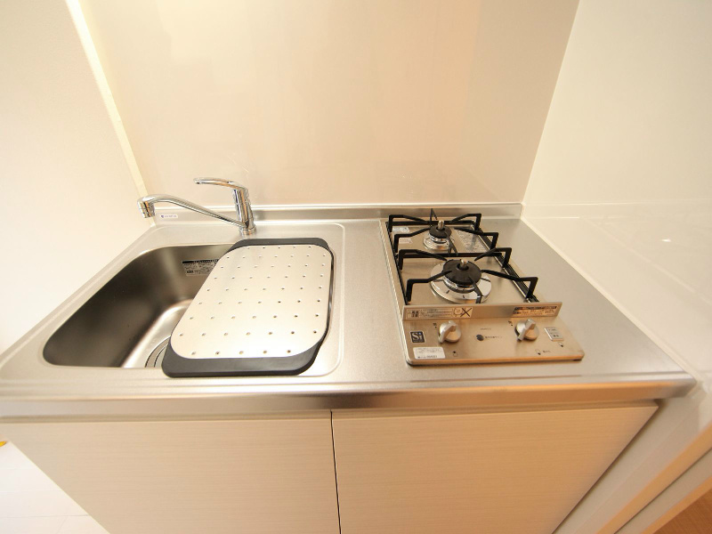 キッチン　システムキッチン（ガス2口）冷蔵庫・レンジ等ご用意できます