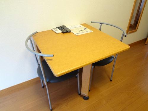 その他　※同タイプ部屋の写真となります（机・椅子）
