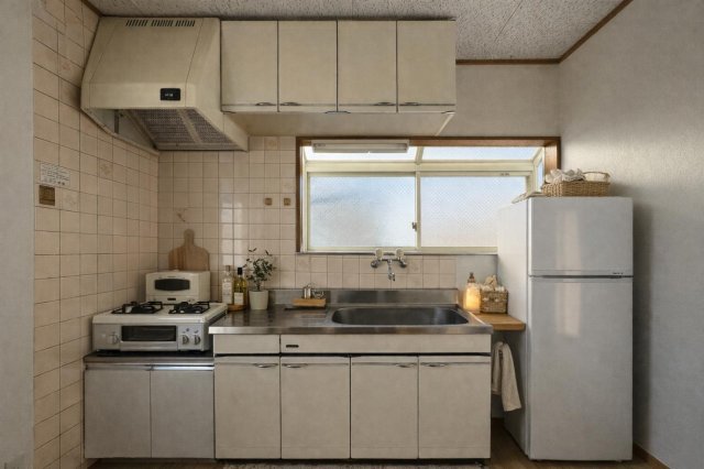 キッチン　コンパクトでちょうどいいキッチン（AIステージング）