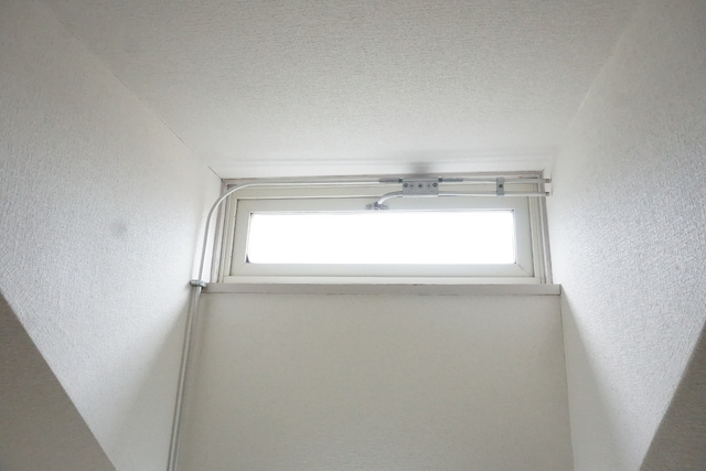 その他部屋・スペース　ロフトにも風が入る天窓付き☆