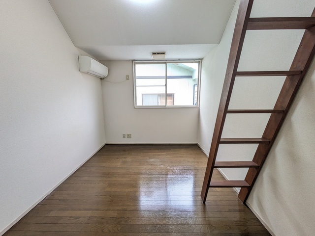 居室・リビング　キッチン側からみた洋室６帖☆