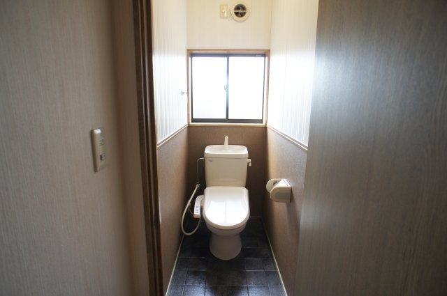 トイレ　温水洗浄便座