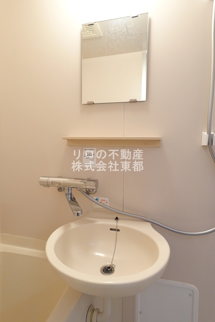 洗面設備　鏡付の洗面ボウルなので、洗顔するときに便利ですね☆