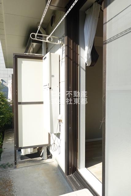 バルコニー　お天気のいい日は外干しもできますね！！