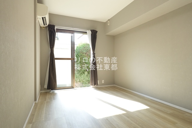 居室・リビング　窓から暖かな日差しが入ります♪