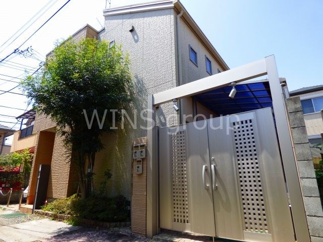 建物外観　閑静な住宅街の低層マンション