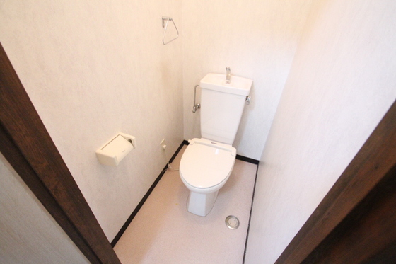 トイレ　写真は別の号室のものです。