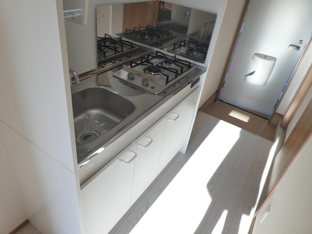 キッチン　写真は同施工会社の別部屋を使用しております。