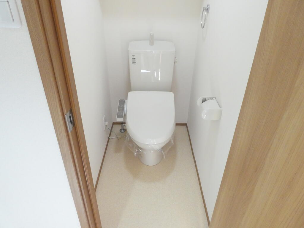 トイレ　写真は同施工会社の別部屋を使用しております。