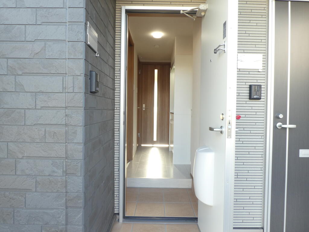 玄関　写真は同施工会社の別部屋を使用しております。