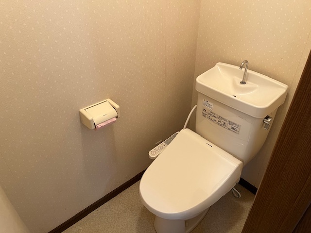 トイレ　温水洗浄付き