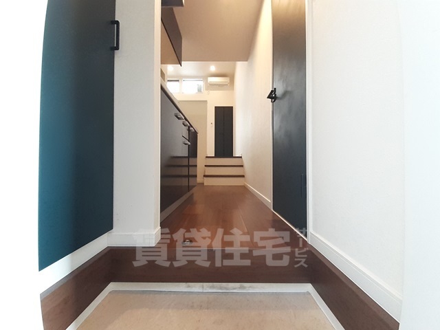 玄関　102号室写真