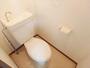 トイレ　落ち着いた色調のトイレです