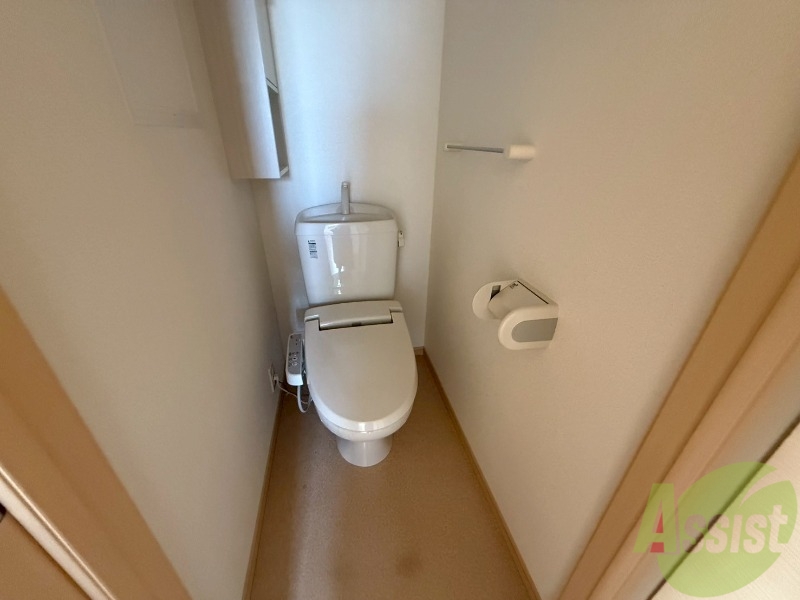 トイレ　トイレはウォシュレット付きです。シャワートイレは嬉しいですね