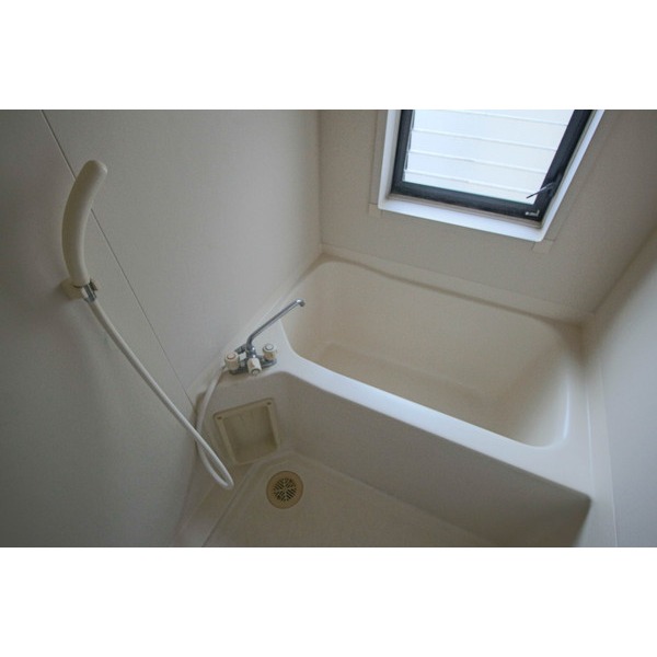 バス・シャワールーム　敷地内の別のお部屋。