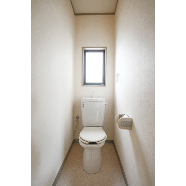 トイレ　敷地内の別のお部屋。