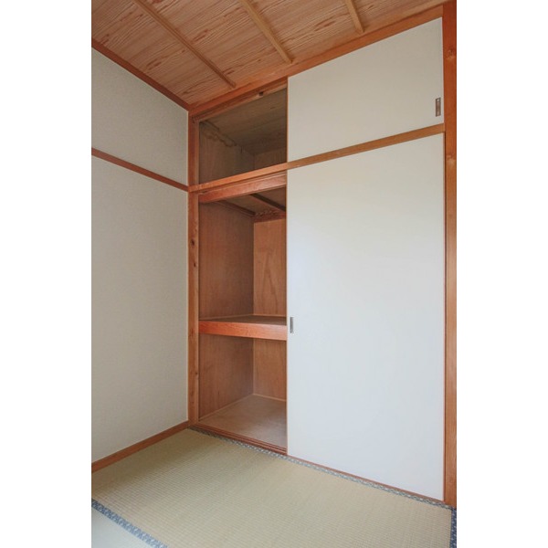 収納　敷地内の別のお部屋。