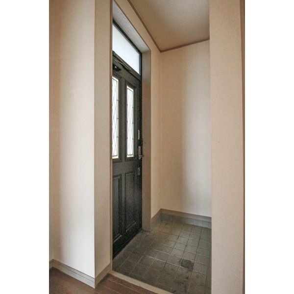 玄関　敷地内の別のお部屋。