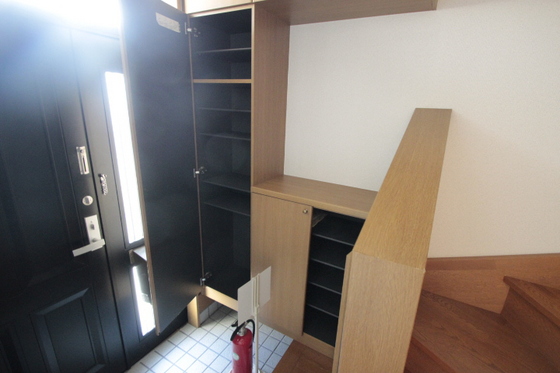 玄関　※別部屋の写真です