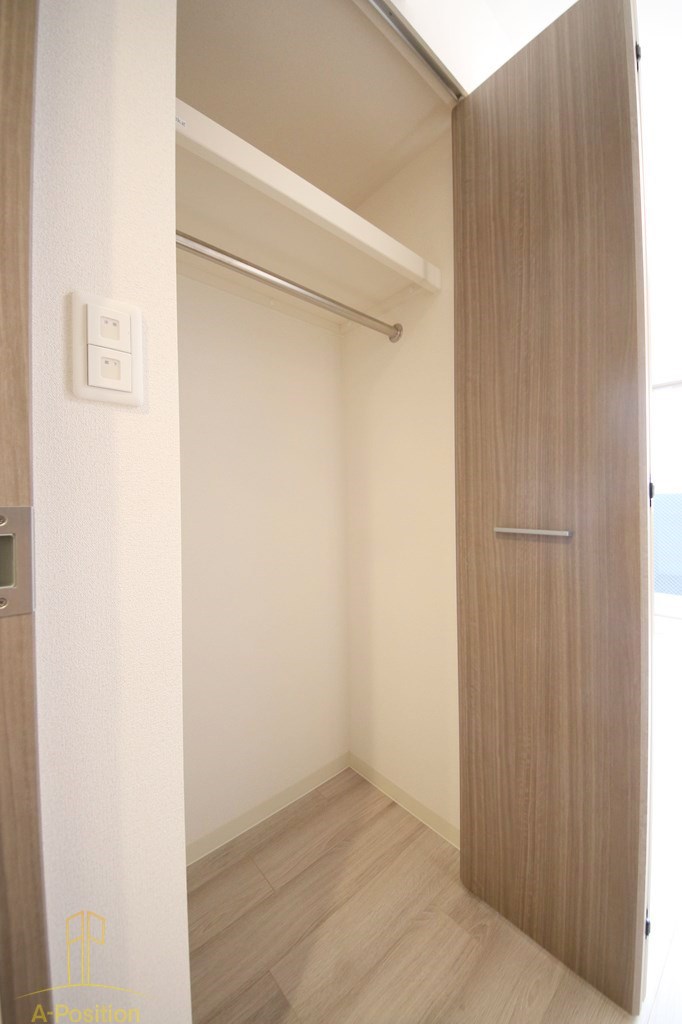 収納　プレサンスOSAKA東中本エシデル