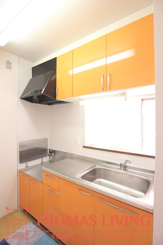 キッチン　対面キッチンなのでリビングの様子を確認できます。