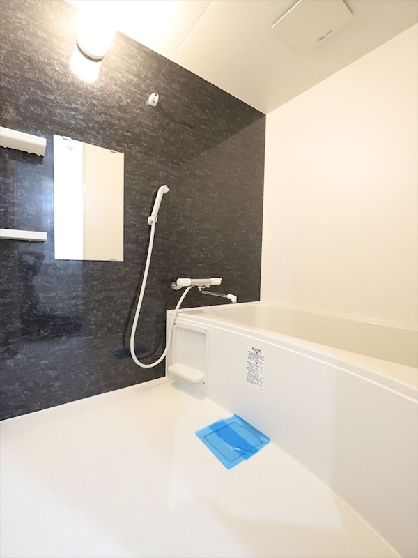 バス・シャワールーム　バスルーム　給湯温度調整できます