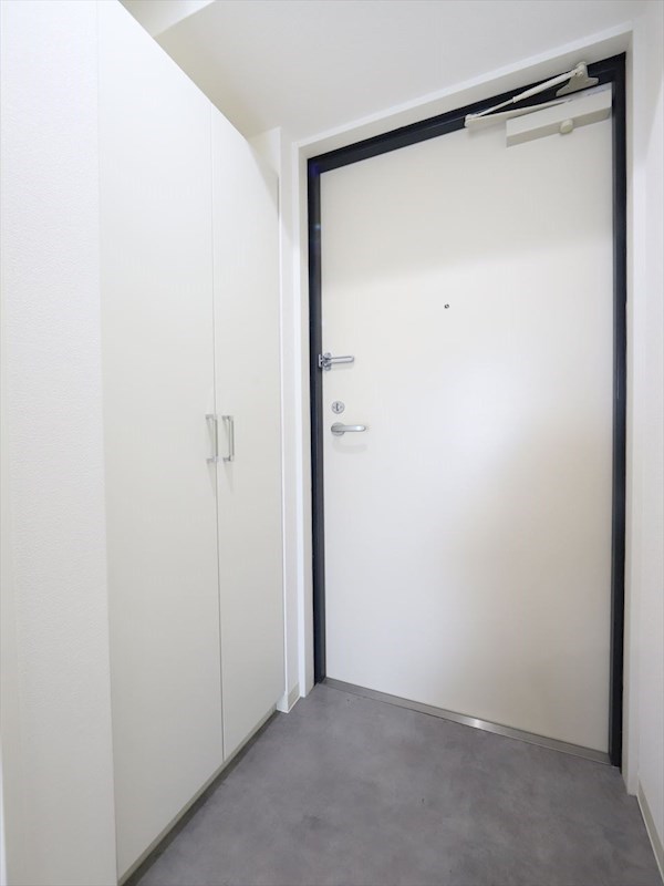 玄関　玄関　シューズボックス付（収納充実してます）