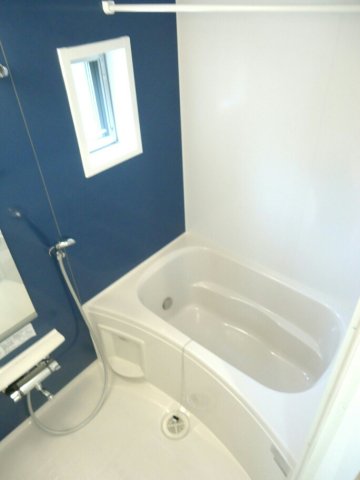バス・シャワールーム　コンパクトで使いやすいお風呂です