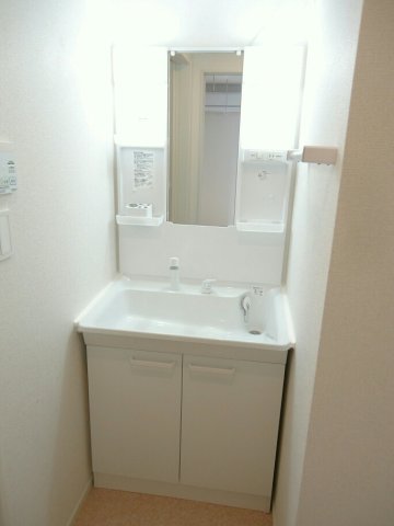 洗面設備　スペースが確保できる洗面所です