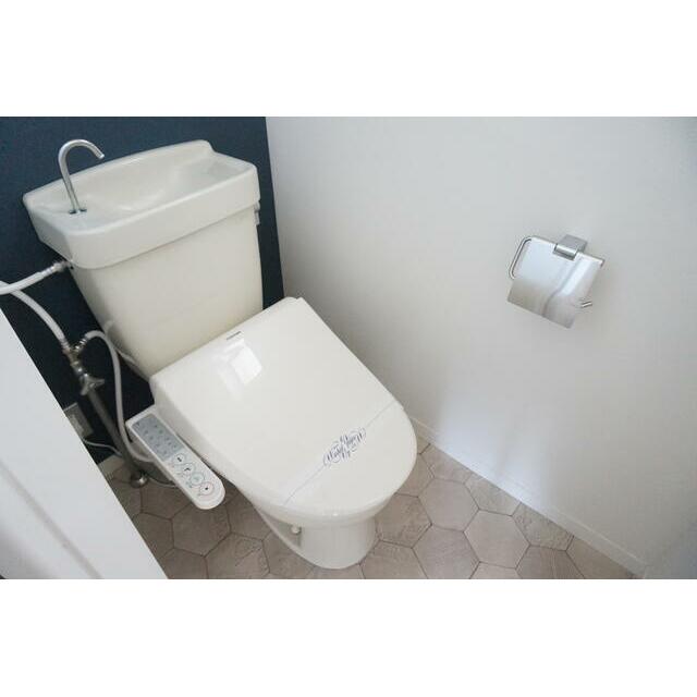 トイレ　温水洗浄便座新設します！