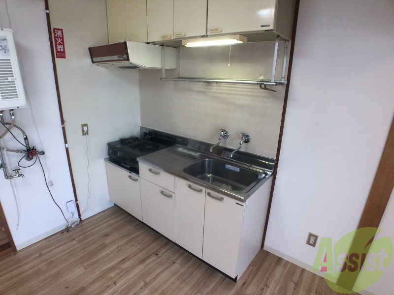 キッチン　シンプルなキッチンです。一人暮らしにはちょうどいいサイズ。