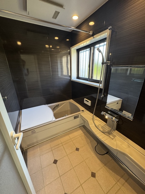 バス・シャワールーム　広々とした清潔感のあるバスルームです♪