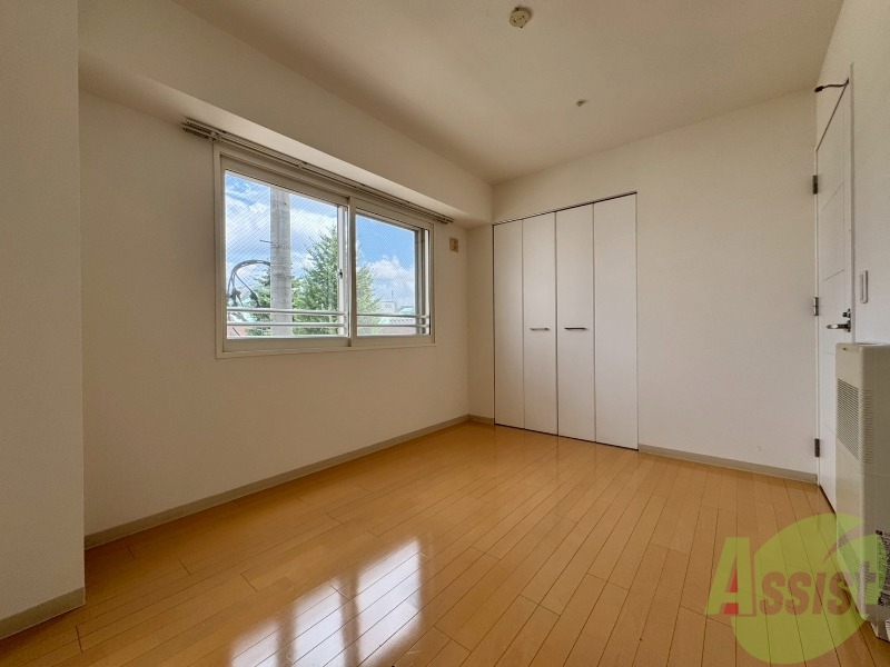 その他部屋・スペース　木目のフローリングが落ち着いた印象ですね。