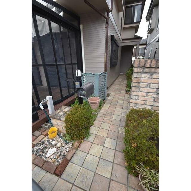 エントランス　玄関へのアプローチ