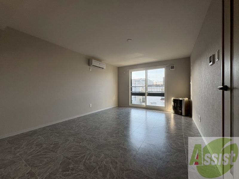 居室・リビング　広々としたリビングですね。使い勝手がよさそうですね！