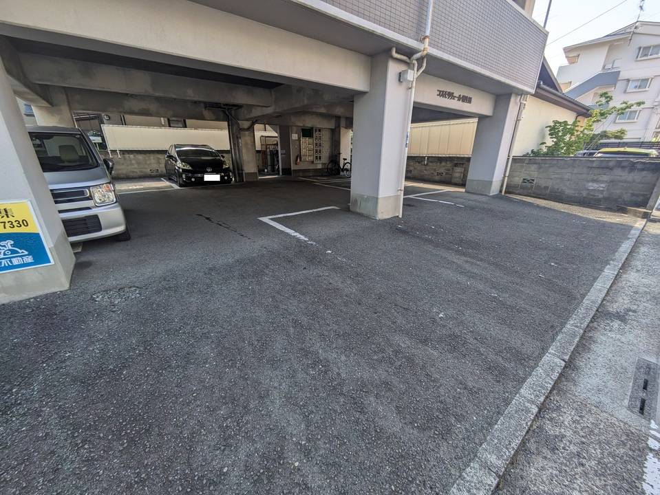 駐車場　駐車場