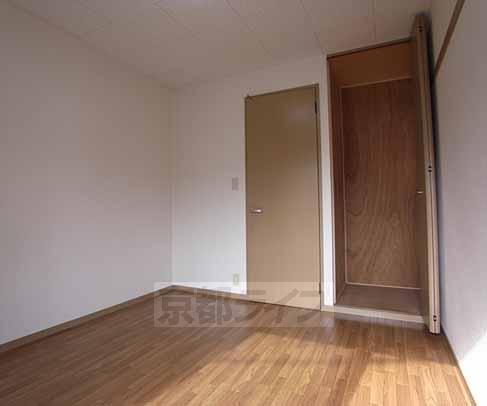 収納　天井まであるクローゼット