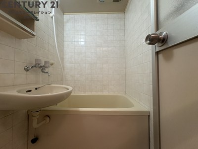 バス・シャワールーム　シンプルな浴室です。