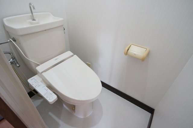 トイレ　温水洗浄便座