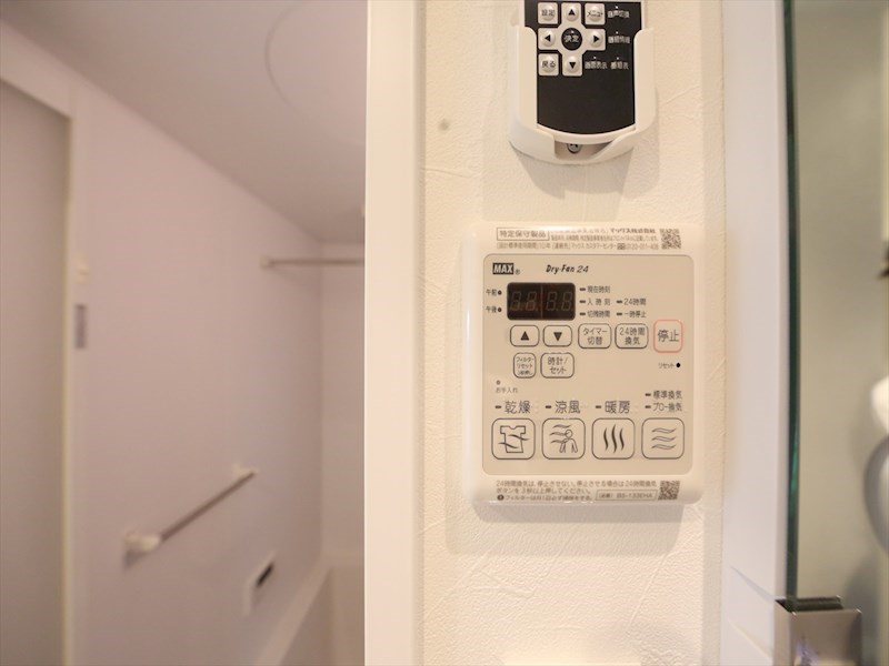 その他設備　浴室暖房乾燥機付き